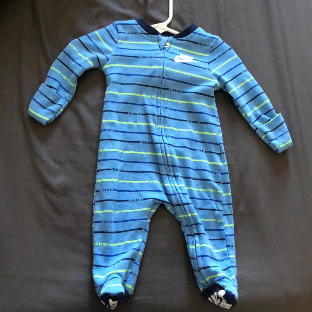 Nike onesie boy 0-3 mos